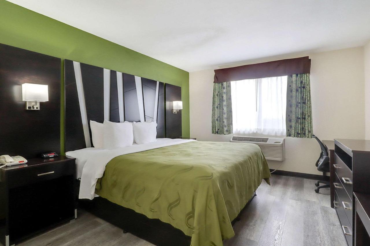 Hotel Quality Airport 3*